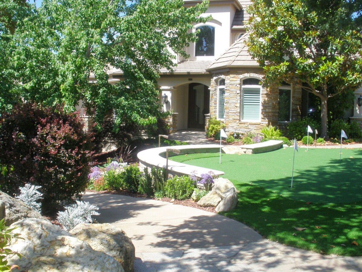 Putting green transforms El Dorado Hills yard