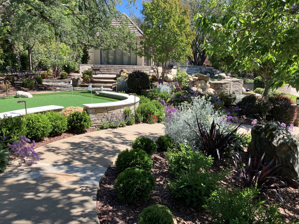 Retaining wall and putting green